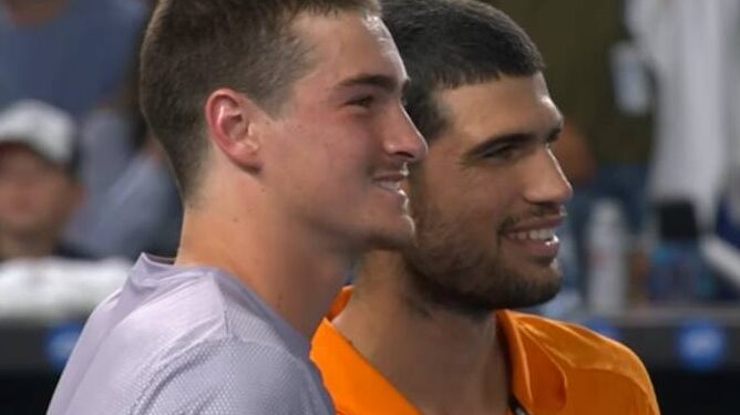 João Fonseca desperdiça chance de bater Alcaraz e perde jogo em Miami