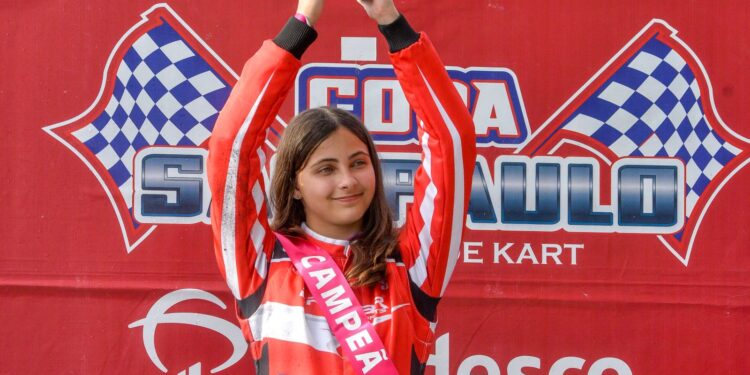 Com apenas 13 anos, Marcella Assumpção disputa pela primeira vez as 500 Milhas de Kart