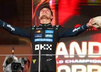 Norris chega em terceiro e conquista título inédito da F1; Verstappen vence o GP de Abu Dhabi