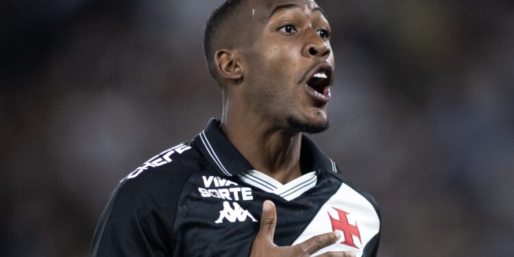 Rayan e Vegetti decidem, Vasco bate o Fluminense de virada e sai em vantagem na Copa do Brasil