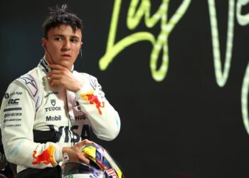 Red Bull anuncia Hadjar como companheiro de Verstappen; Lindblad sobe para a RB