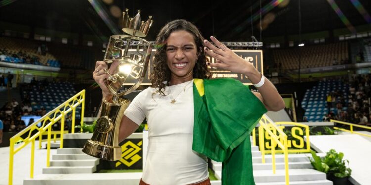 Rayssa Leal dá show no Ibirapuera e é tetracampeã do Super Crown