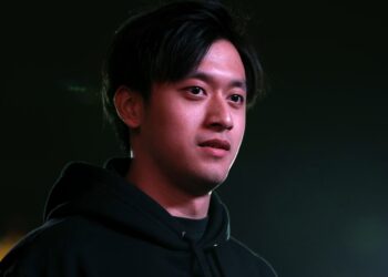 Cadillac anuncia Guanyu Zhou como piloto reserva na temporada 2026 da Fórmula 1