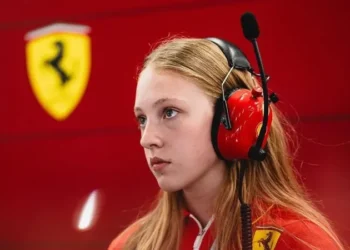 Aurelia Nobels deixa academia de formação de pilotos da Ferrari
