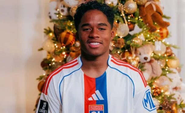 Endrick se apresenta ao Lyon e revela conselho: “Nunca use verde”