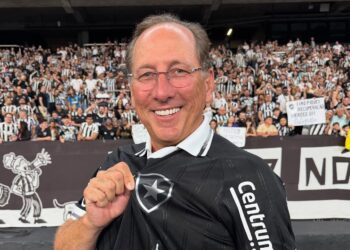 Textor é afastado do comando de holding e Botafogo pode ficar sem dinheiro para derrubar transfer ban