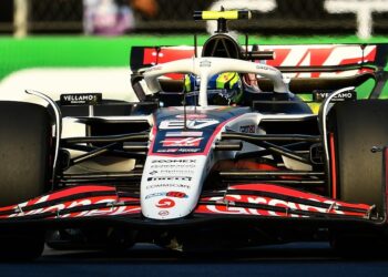 Haas antecipa lançamento do VF-26 para evitar conflito com Ferrari e Alpine