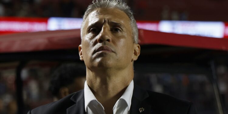 Crespo se anima no São Paulo, mas alerta: “A situação ainda não é perfeita”