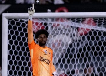 Noiva de Hugo Souza responde ao ex-goleiro Marcos sobre caso de injúria racial