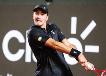 João Fonseca vence Thiago Monteiro em duelo brasileiro no Rio Open