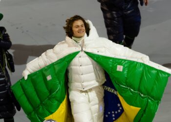 Uniforme do Brasil na abertura dos Jogos de Inverno é doado ao Museu Olímpico