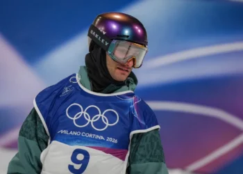 Brasileiros ficam fora da final no snowboard halfpipe em Milão-Cortina