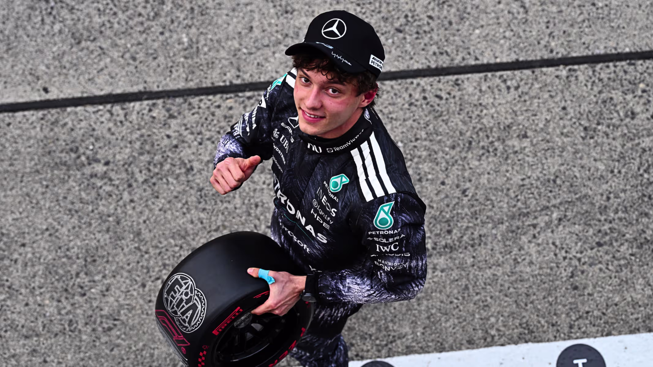 Antonelli comanda dobradinha da Mercedes e faz a pole no Japão; Bortoleto é 9º